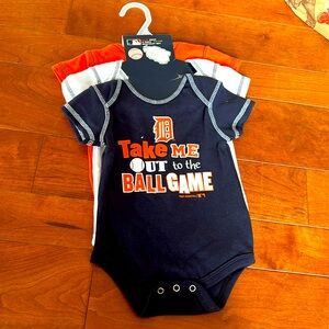 NWT Detroit tigers onsies, 3-6 months